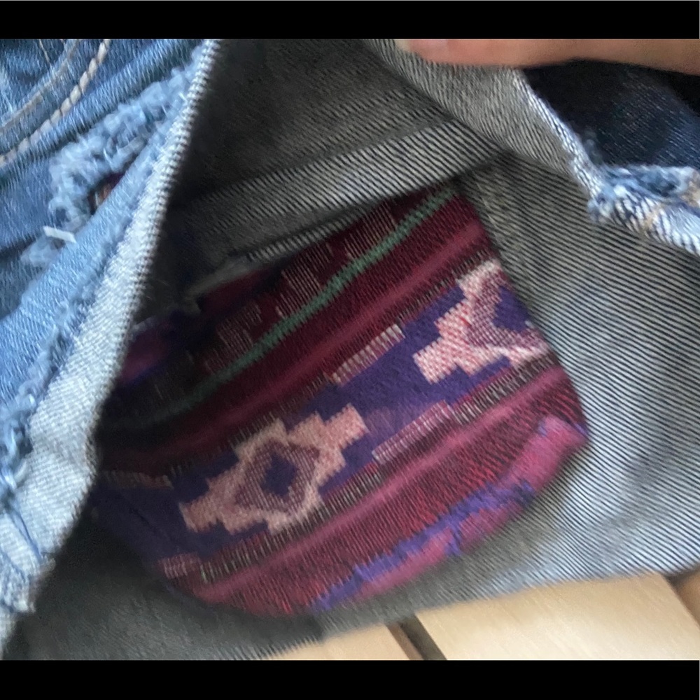 Mudd Ripped Pocket Accent Shorts - Picture 5 of 6